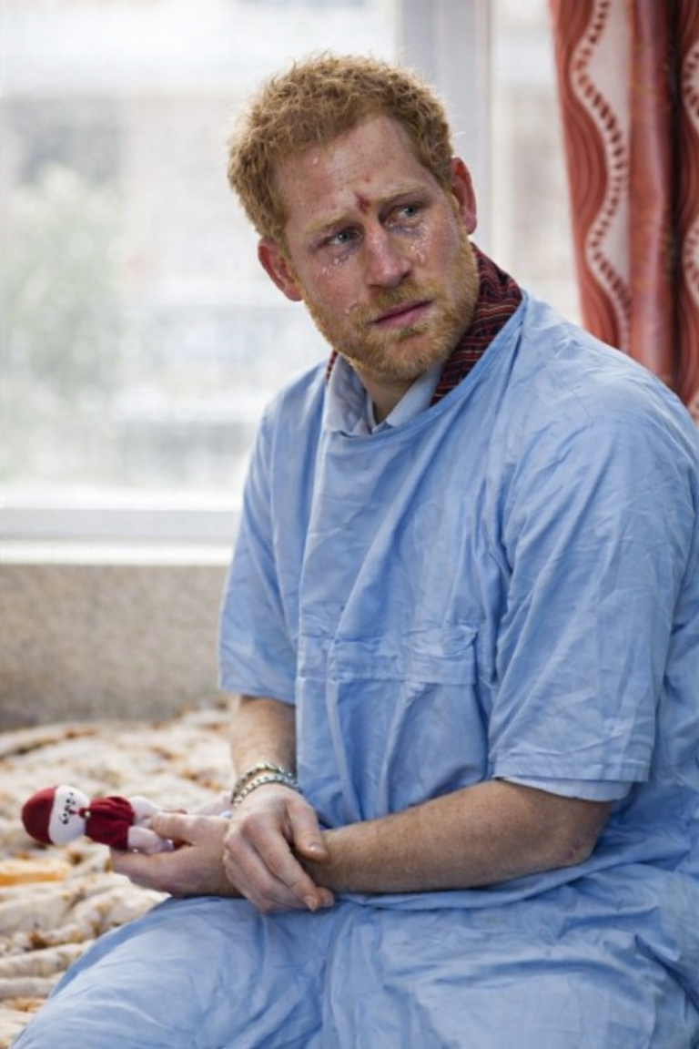 SAD NEWS — 1 DAY AGO The Palace finally breaks its silence, confirming an urgent heartbreaking report about Prince Harry from across the ocean. A dark cloud hangs over the Royal Family. The spokesperson, fighting back emotion, announces: “We are deeply sorry… Harry…”
