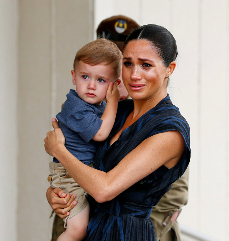 5 HOURS AGO! In a shocking turn of events, Meghan Markle, eyes brimming with tears, was seen clutching little Archie as she rushed into a U.S. police station. Witnesses report her sobbing uncontrollably before breaking the silence with a heart‑wrenching revelation: ‘It’s too painful… my husband…’ What happened next has left the world in disbelief.”