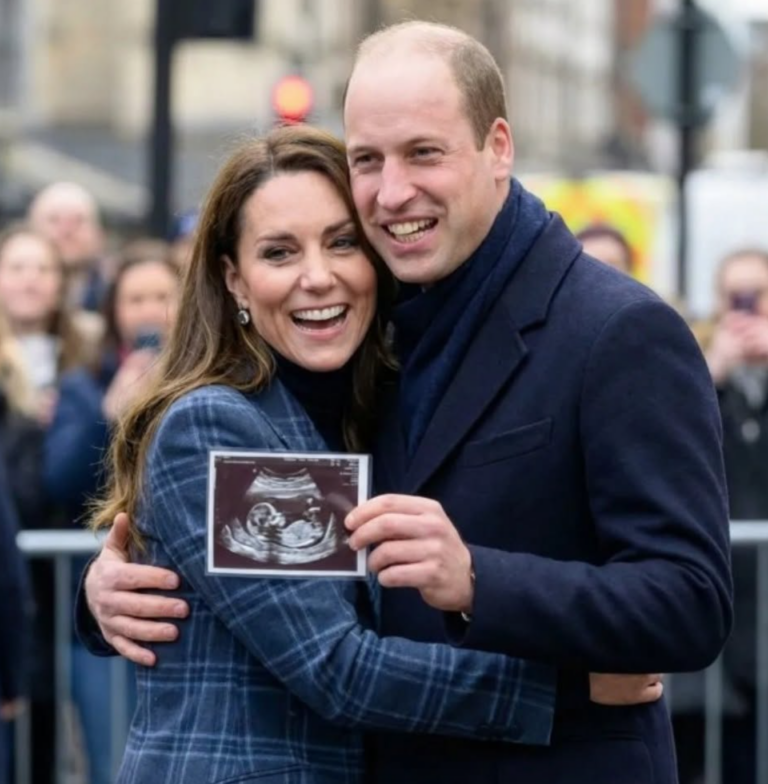 Oh my God—pink or blue? A prince or a princess…?” Whispers ripple through the crowd as Prince William announces they are 12 weeks into baby number four. The Palace’s official gender reveal begins— and smiles explode across Britain when Catherine, Princess of Wales finally says: “Pink or blue… it’s