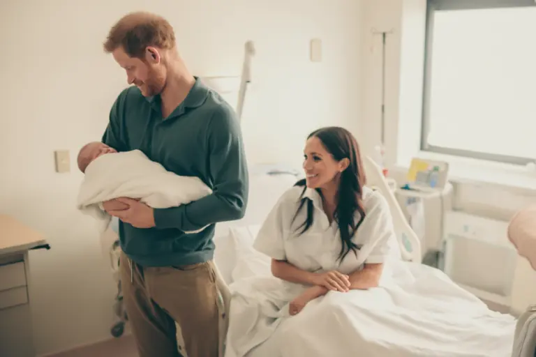 “‘The most wonderful Christmas gift…’ Prince Harry shouted with joy at the hospital as he welcomed his third child, born to Meghan Markle. Adorable beyond words—it’s a baby prince. The Palace has also confirmed that he is…”