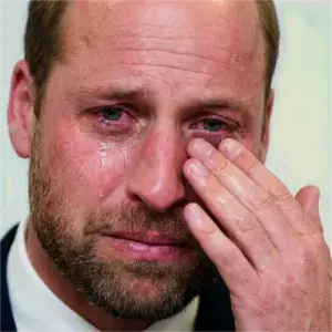 SHOCKING — 3 MINUTES AGO Tragedy strikes as William breaks down in tears, announcing the passing of a major member of the Royal Family. The entire nation prays in silence at the funeral. A trembling voice is heard: “With the deepest sorrow, I am utterly heartbroken…”