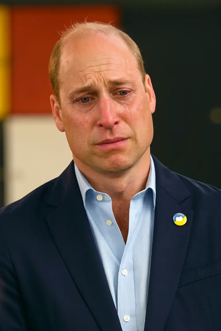 3 MINUTES AGO! Prince William stood in the grand hall, eyes swollen with tears, his whole body trembling as sobs ripped through the night at Buckingham. As the head of the Royal Family, he addressed the nation with IMPORTANT NEWS. Then came the anguished cry: ‘I am heartbroken… he has…’”