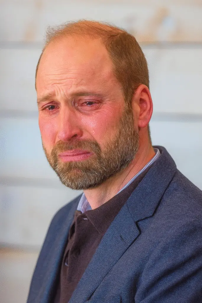 ROYAL NIGHTMARE — JUST NOW! William, shaking and in tears, delivered a devastating royal announcement as the Palace fell into lockdown. Then came his chilling words: A member of the Royal Family has passed away…”