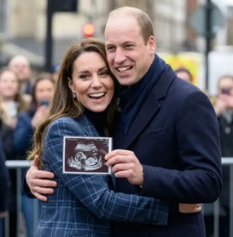 Oh my God—pink or blue? A prince or a princess…?” Whispers ripple through the crowd as Prince William announces they are 12 weeks into baby number four. The Palace’s official gender reveal begins— and smiles explode across Britain when Catherine, Princess of Wales finally says: “Pink or blue… it’s