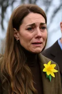 “We are heartbroken to bring you this…” The host of Good Morning Britain broke down in tears, halting the broadcast to deliver a shocking update to the entire Royal Family. A devastating tragedy has unfolded — Catherine was seen in tears, while Prince Harry rushed back to the Palace. Fighting emotion, the presenter whispered: “It’s too heartbreaking… Camilla…”